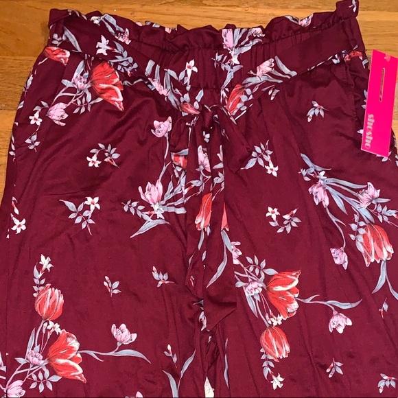 Shosho Cropped Pants - Picture 3 of 5